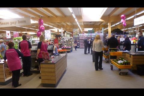 Tesco has opened its first joint Tesco Extra and Dobbies garden centre store at Kings Lynn’s Hardwick Park.
